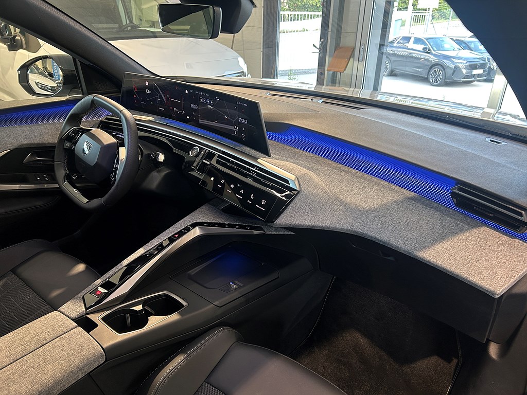 Bild på GT Hybrid 145hk Aut - B-KAMERA,CARPLAY,NAVI