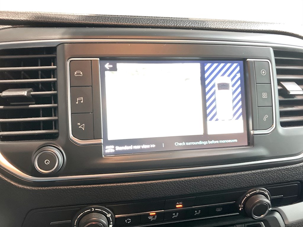 Bild på Feel 75kWh 136hk L3 - 9-SITS, B-KAMERA