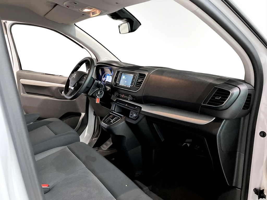 Bild på Feel 75kWh 136hk L3 - 9-SITS, B-KAMERA