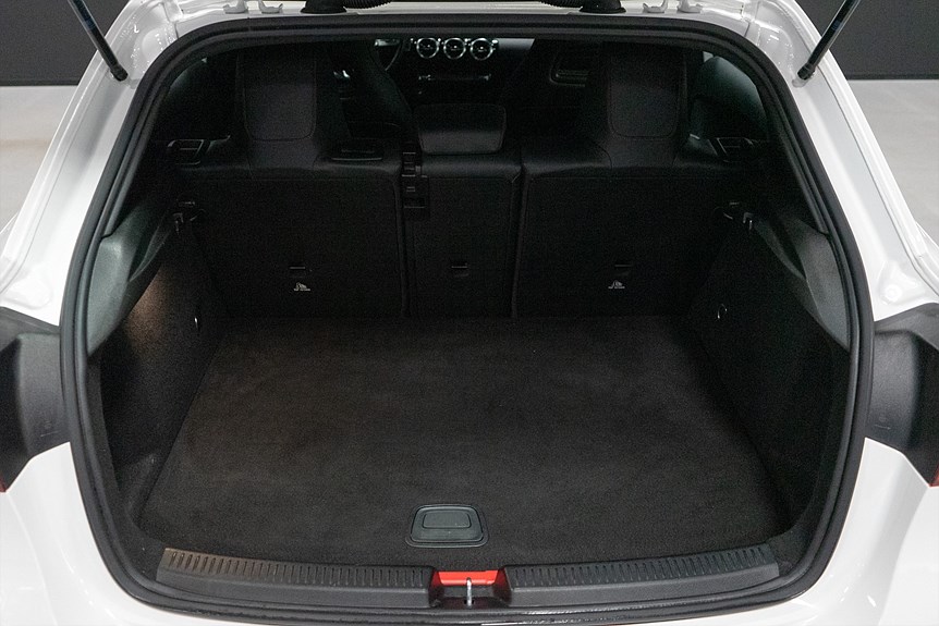 Mercedes-Benz A 250 e AMG Version Advanced 218hk