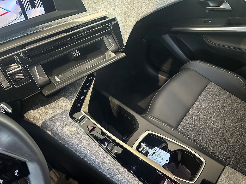 Bild på Allure Hybrid 145hk Aut - 7-SITS, B-KAMERA, CARPLAY