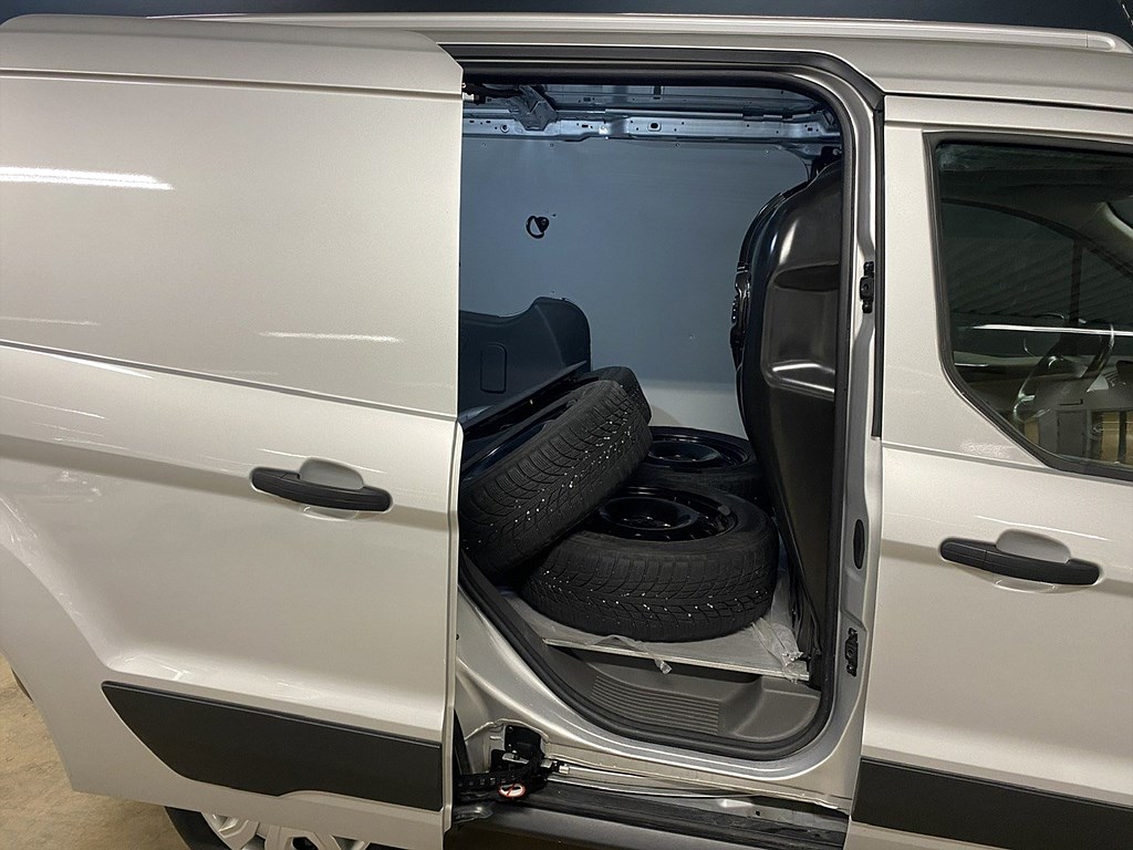 Bild på Connect 240 1.5 Ecoblue 100hk Aut L1 - B-KAMERA, DRAG