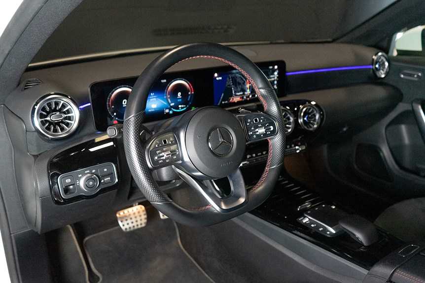 Mercedes-Benz A 250 e Sedan AMG Premium 218hk