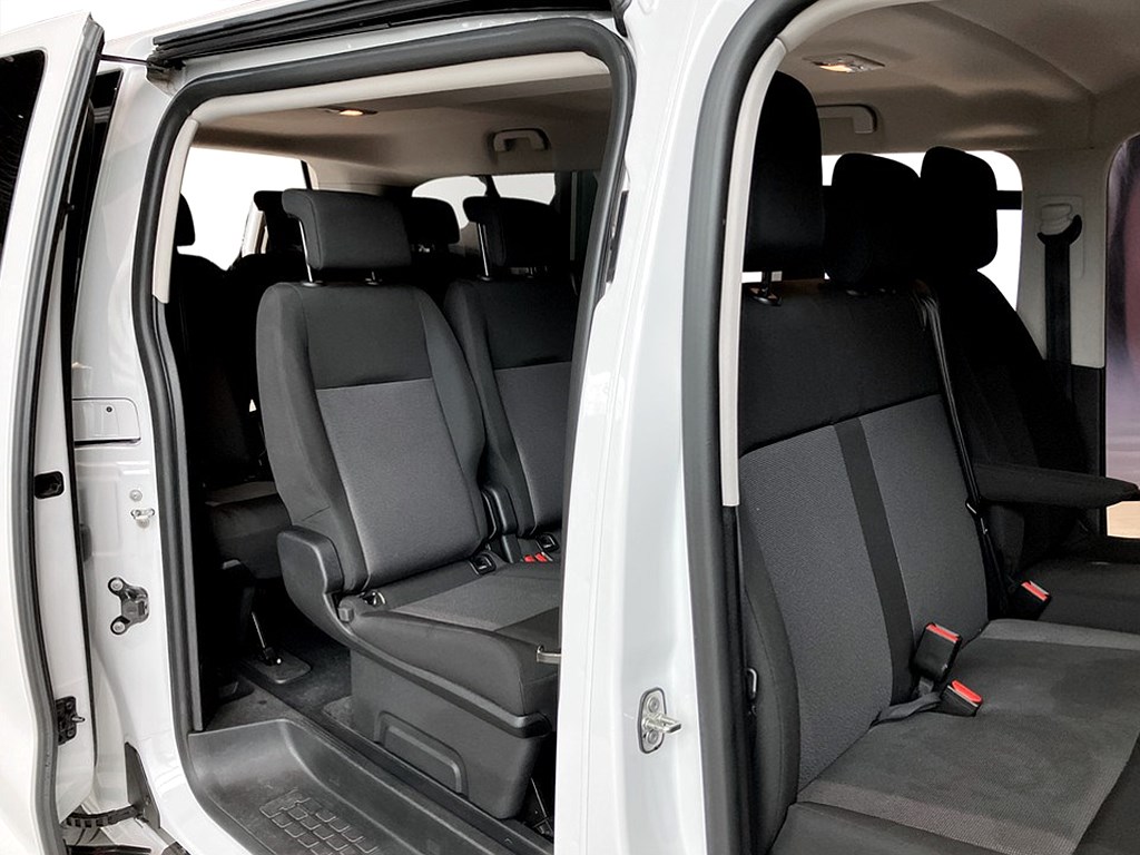 Bild på Feel 75kWh 136hk L3 - 9-SITS, B-KAMERA