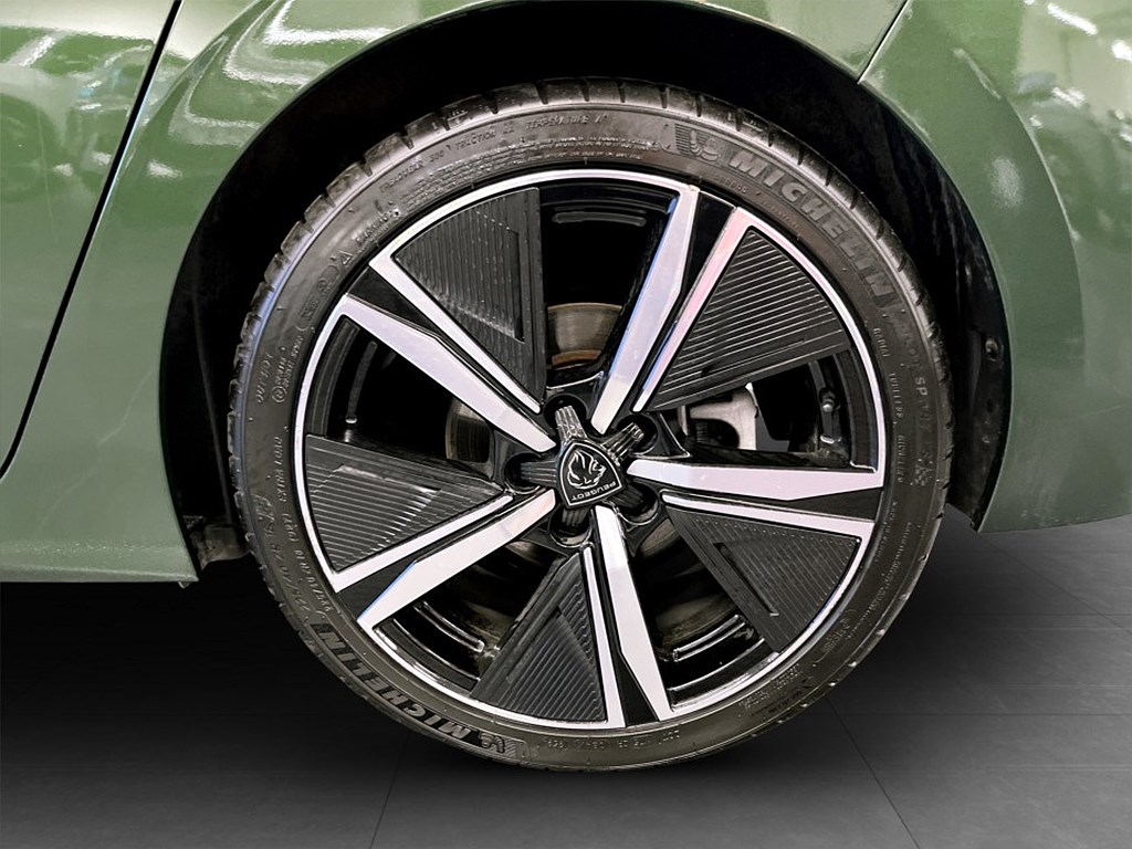 Bild på GT 5D 1.2 PT 130hk Aut - 360-KAMERA, CARPLAY