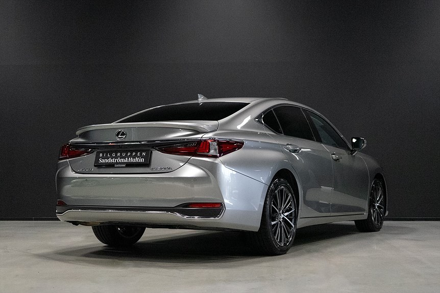 Lexus ES 300h 2.5 E-CVT Limited Edition 218hk