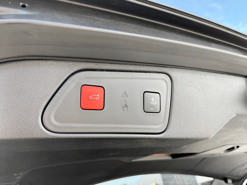 Bild på GT Black Pack 1.2 PT 130hk Aut - B-KAMERA, CARPLAY