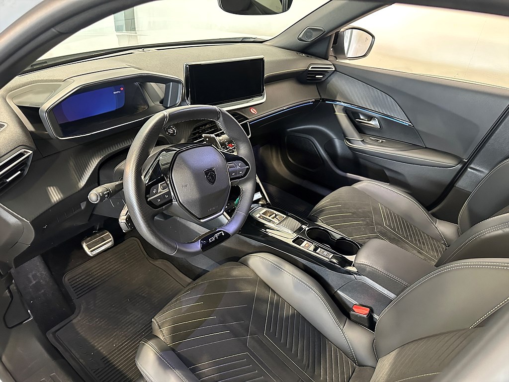 Bild på GT 1.2 PT 130hk Aut - B-KAMERA, NAV, CARPLAY