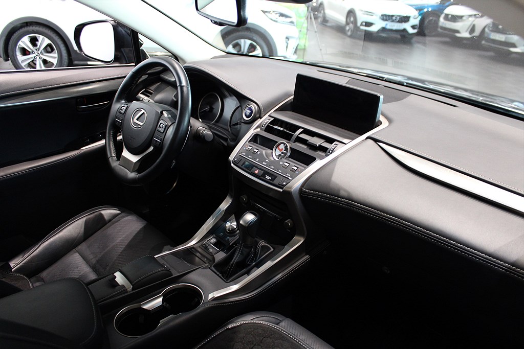 Bild på Executive 300h 2.5 E-CVT 197hk Aut AWD - M-BAKLUCKA,NAVI,B-KAMERA