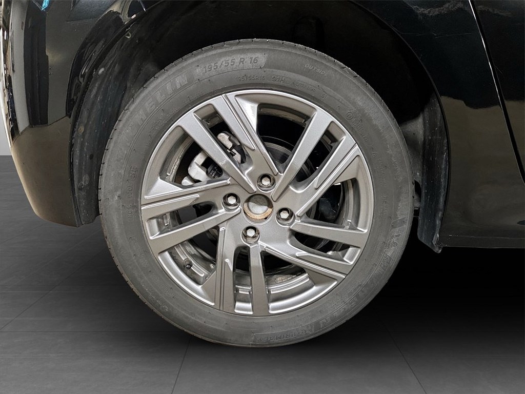 Bild på Active Pack 1.2 PT 100hk Aut - CARPLAY, FARTHÅLLARE