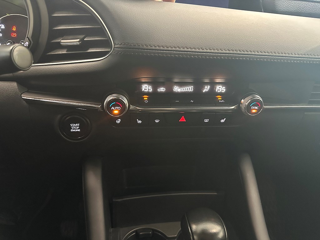 Bild på Hatchback 2.0 SKYACTIV-X M Hybrid 150hk Aut - B-KAMERA,CARPLAY