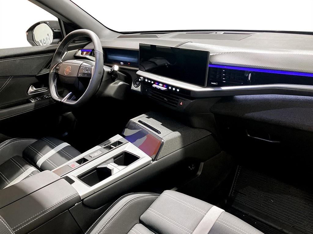 Bild på Ultimate GS Hybrid 136hk Aut - DEMO