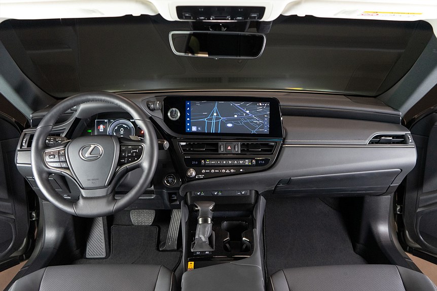 Lexus ES 300h 2.5 E-CVT Limited Edition 218hk