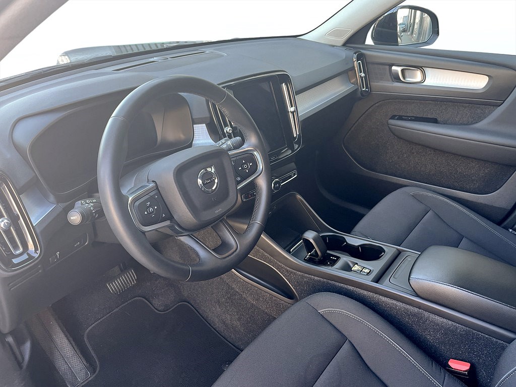 Bild på Momentum B4 197hk Aut - B-KAMERA, CARPLAY