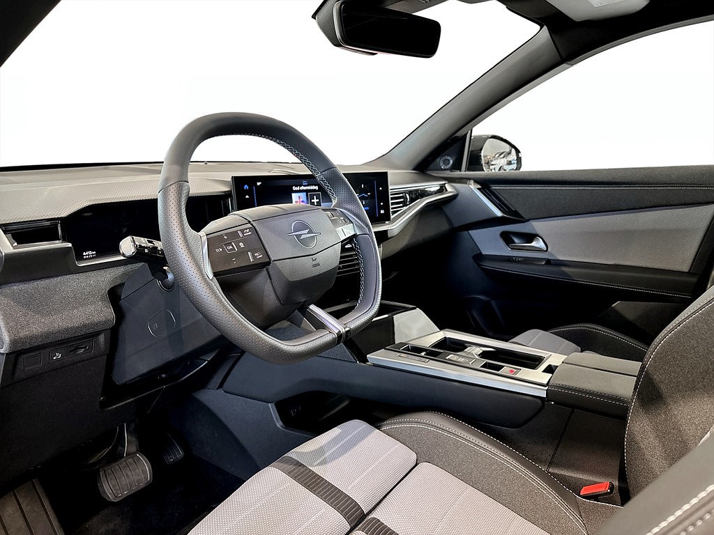 Bild på GS Hybrid 136hk Aut - PANO, B-KAMERA