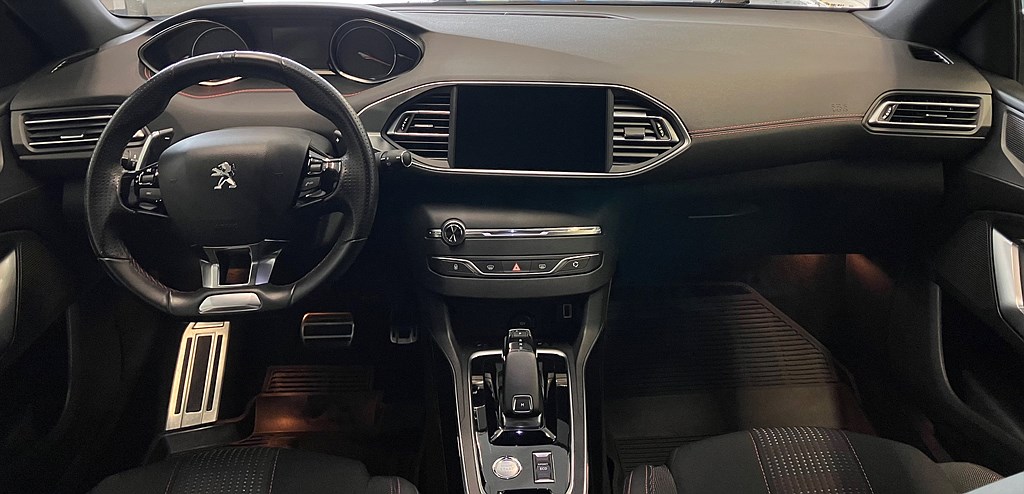 Bild på SW GT 1.2 PT 130hk Aut - PANO, CARPLAY
