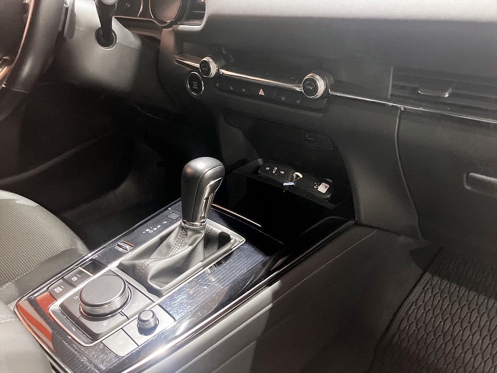 Bild på Sky + Tech Pack 2.0 150hk Aut - B-KAMERA, CARPLAY
