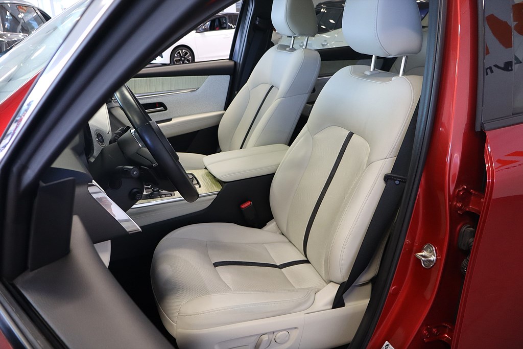 Bild på Takumi PHEV 2.5 327hk Aut AWD - 360-KAMERA, BOSE, PANO