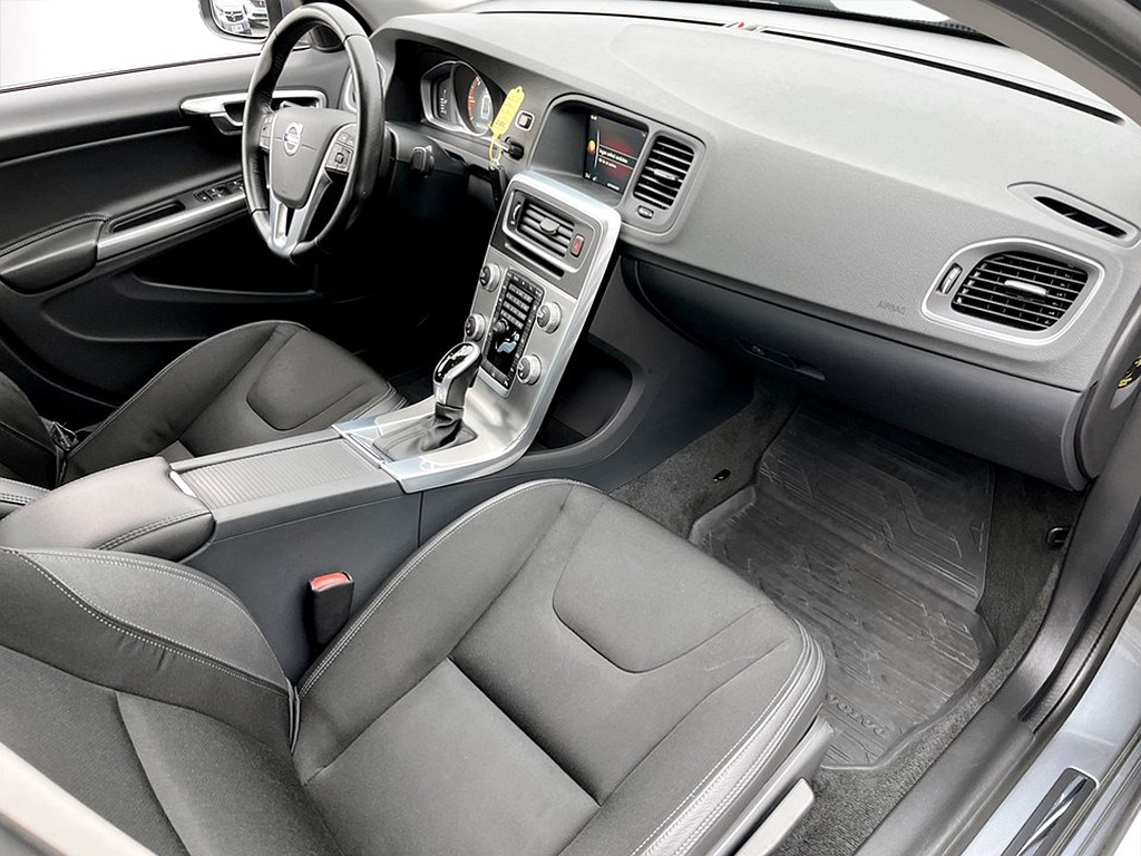 Bild på Momentum 190hk Aut - DRAG, BACKSENSORER