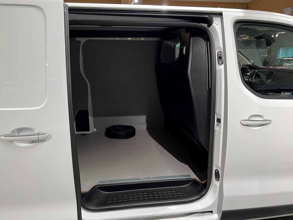 Bild på Business Premium 75kWh 136hk Aut L2 - KEYLESS,NAV,DRAG