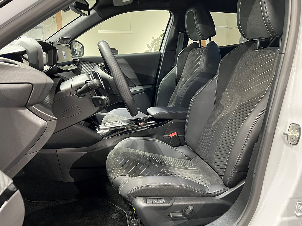 Bild på GT 1.2 PT 130hk Aut - NAV,CARPLAY,B-KAMERA