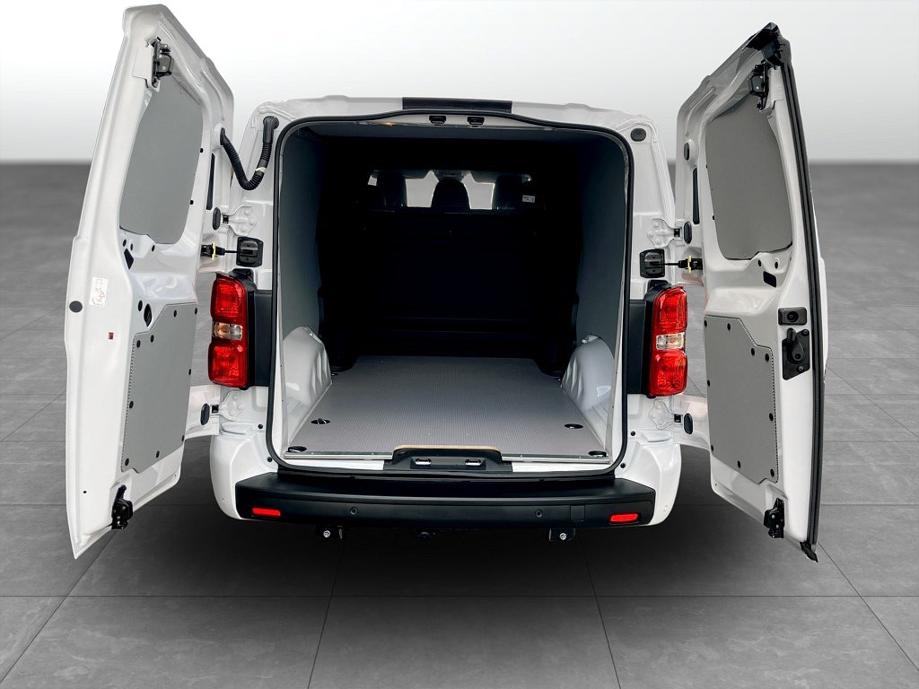 Bild på Crew Cab PLUS 180hk Aut L3 + DRAGKROK - DEMO