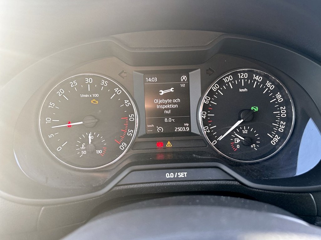 Bild på Kombi Ambition 1.6 TDI 105hk Aut - NYSERVAD, DRAG