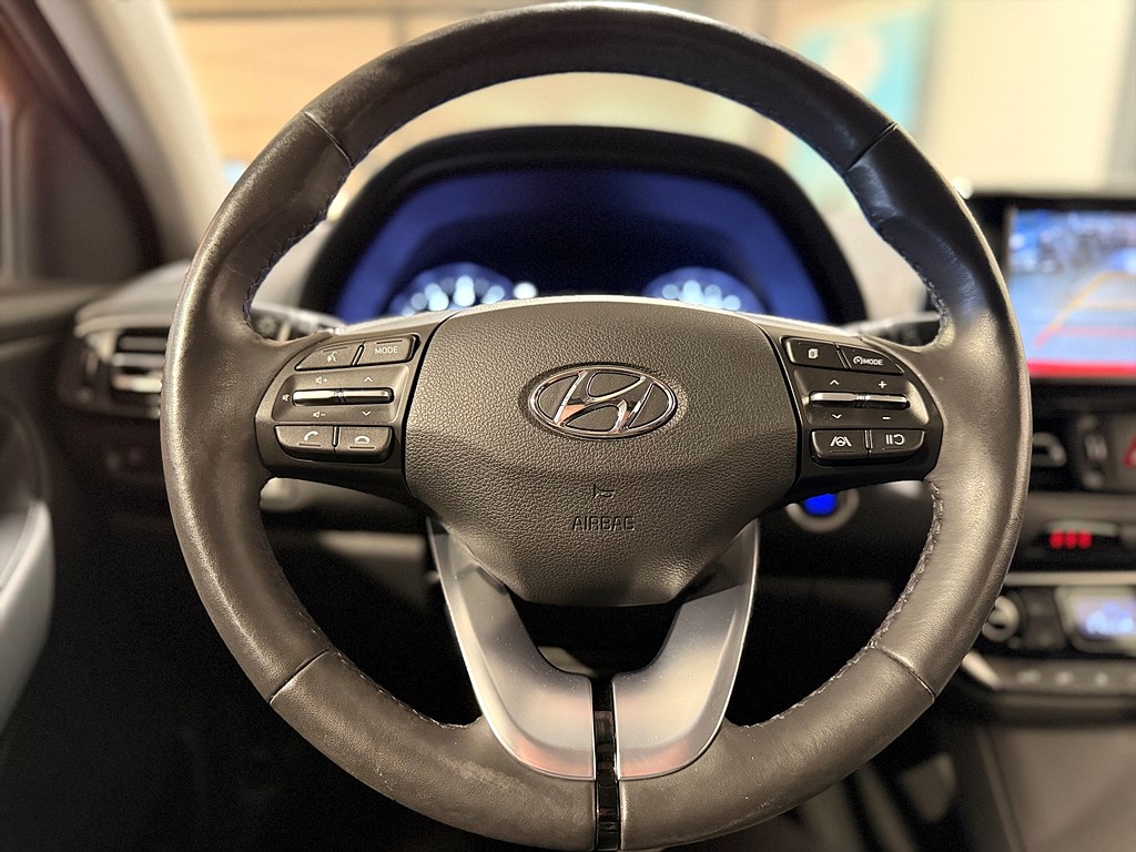 Bild på Essential 1.0 T-GDI 120hk - B-KAMERA, CARPLAY