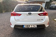 Toyota Auris Hybrid e-CVT, 136hk