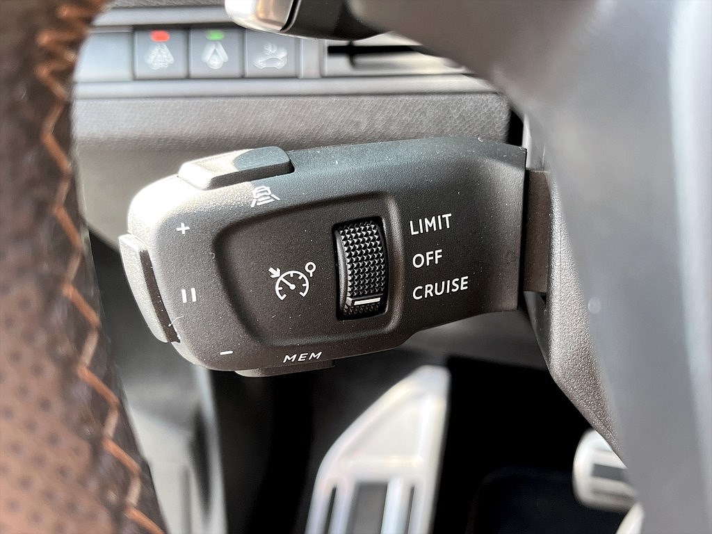 Bild på GT Black Pack 1.2 PT 130hk Aut - B-KAMERA, CARPLAY