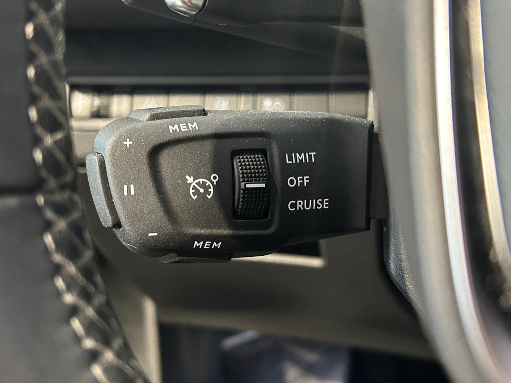 Bild på Allure Pack Hybrid4 300hk Aut AWD - B-KAMERA, CARPLAY
