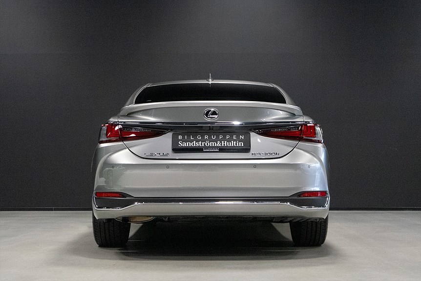 Lexus ES 300h 2.5 E-CVT Limited Edition 218hk