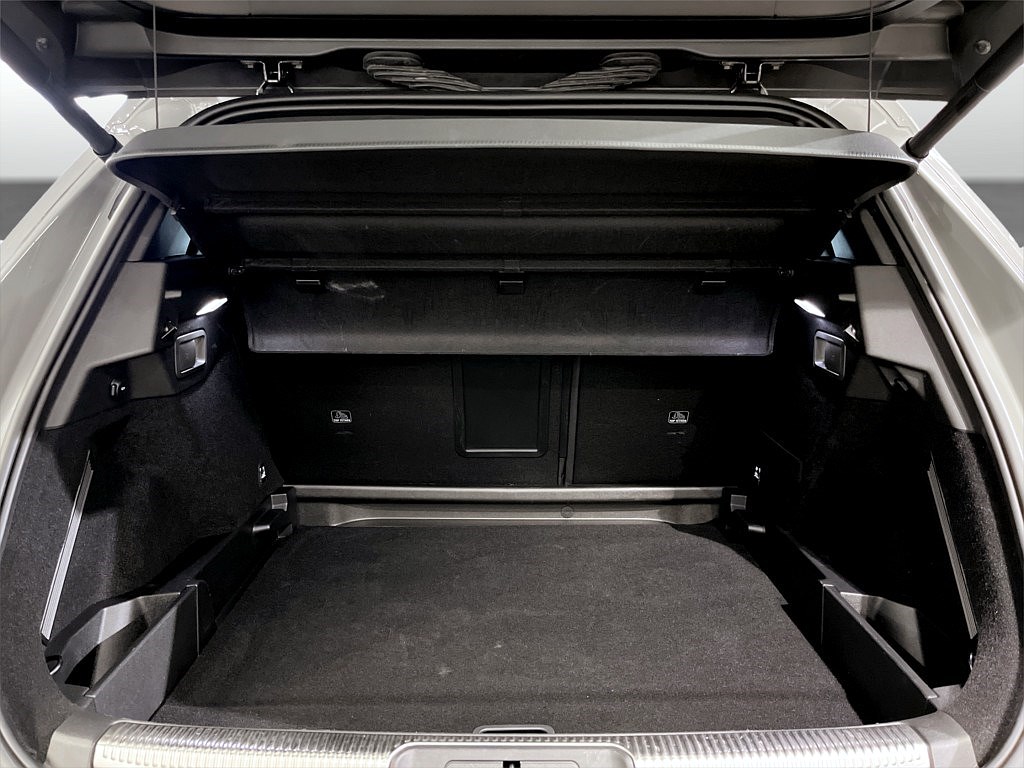 Bild på E-Tense Performance Line+ 300hk Aut AWD - 360-KAMERA, CARPLAY, M-VÄRM