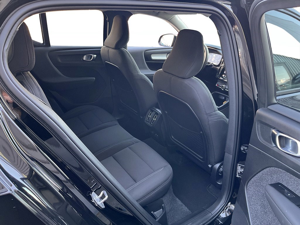 Bild på Momentum B4 197hk Aut - B-KAMERA, CARPLAY
