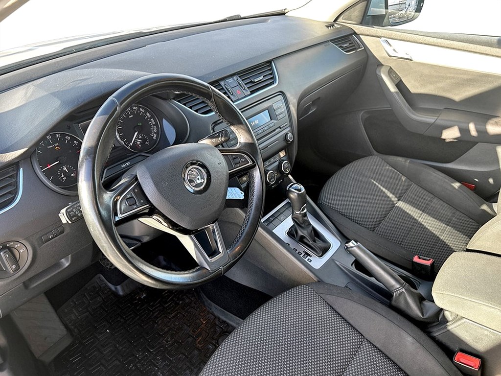 Bild på Kombi Ambition 1.6 TDI 105hk Aut - NYSERVAD, DRAG