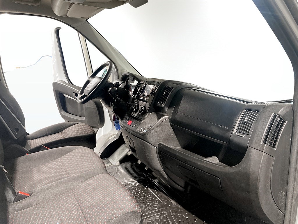 Bild på PRO+ 2.2 BHDi 140hk L3H2 - B-KAMERA, DRAG