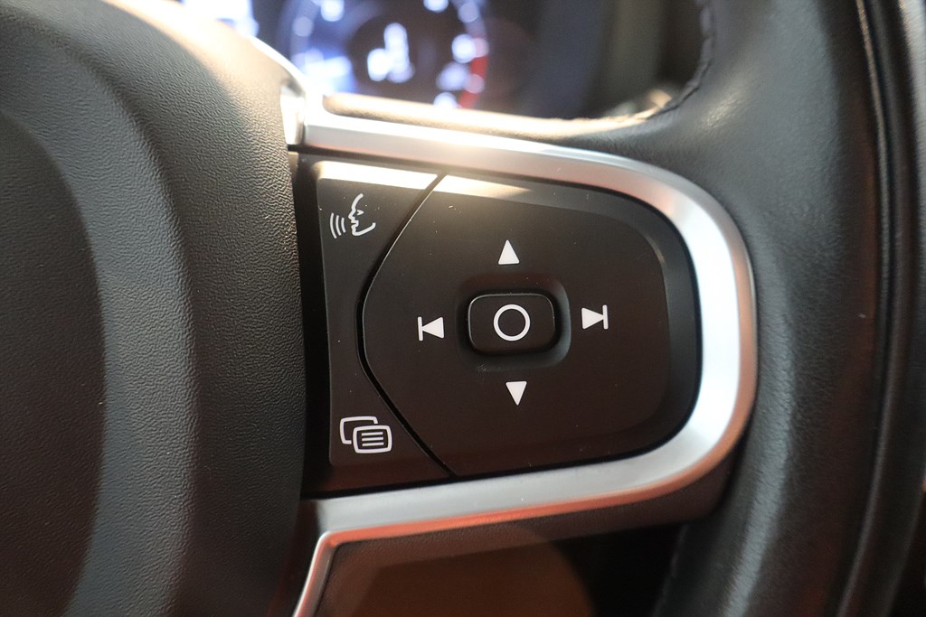 Bild på Momentum B4 197hk Aut AWD - B-KAMERA,CARPLAY