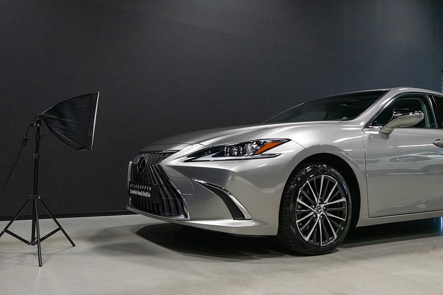 Lexus ES 300h 2.5 E-CVT Limited Edition 218hk