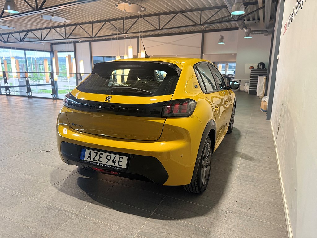 Bild på Active Pack 50kWh 136hk Aut - CARPLAY, BACKSENSORER