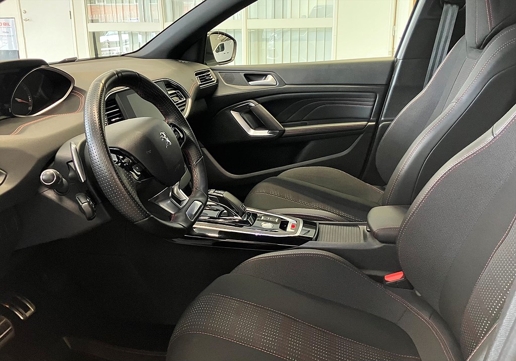 Bild på SW GT 1.2 PT 130hk Aut - PANO, CARPLAY
