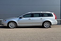 Volvo V70 D4 Aut Summum / Taklucka / Drag / Värmare - 2 brukare