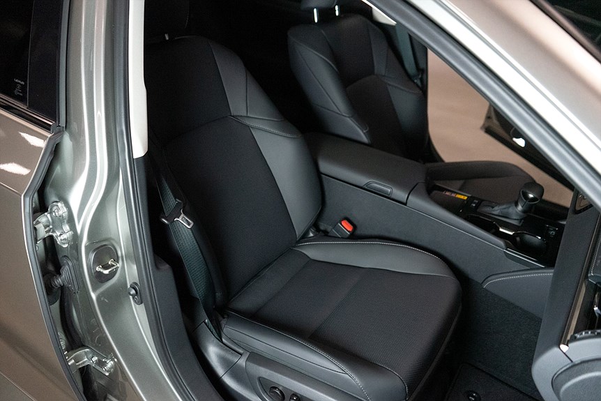 Lexus ES 300h 2.5 E-CVT Limited Edition 218hk