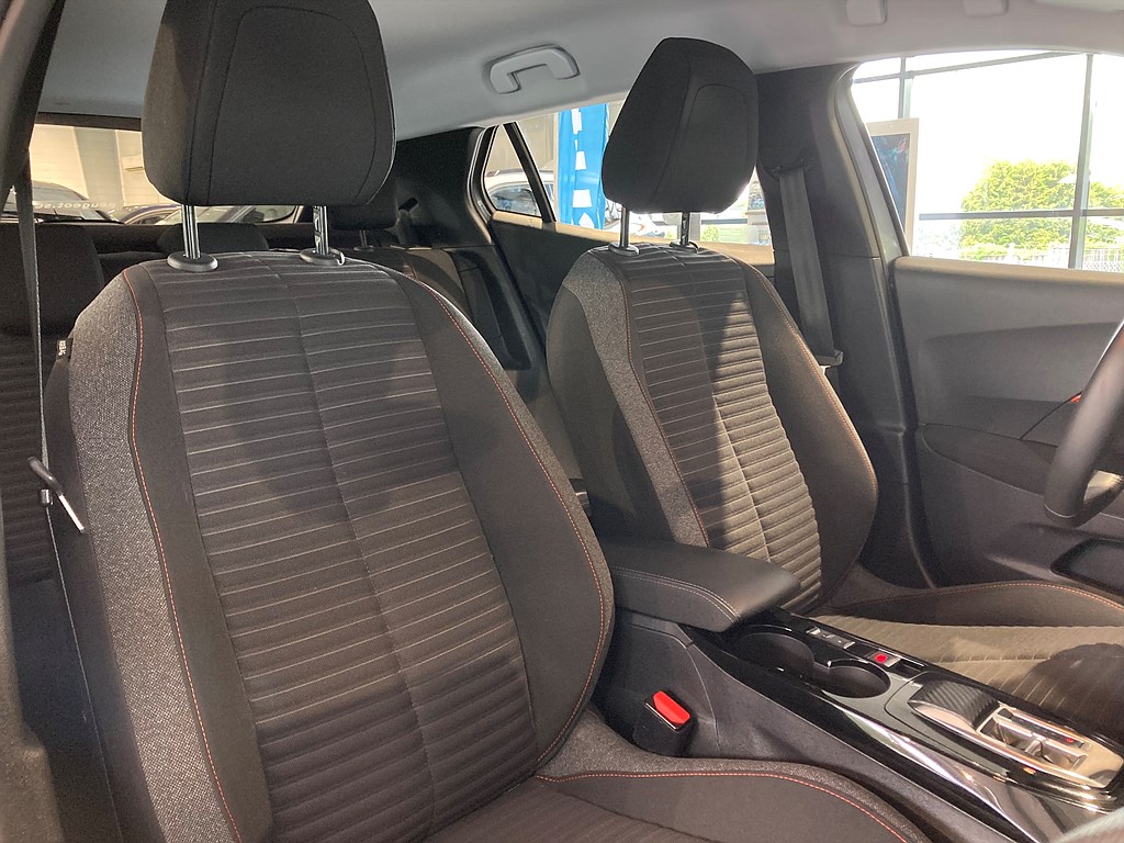 Bild på Active Pack 50kWh 136hk Aut - CARPLAY, BACKSENSORER