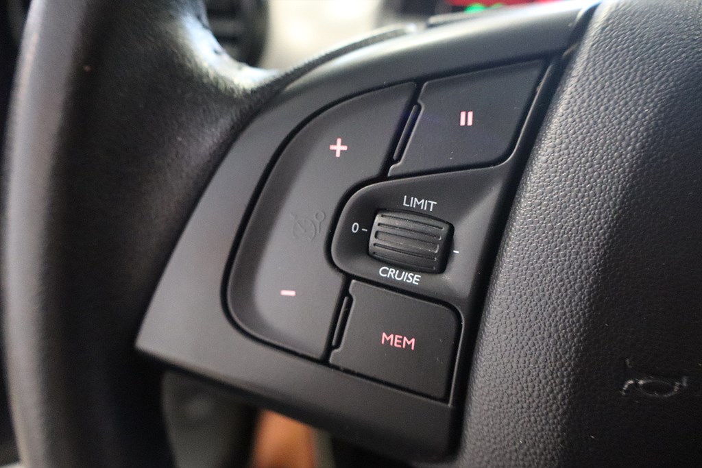 Bild på Shine Tech Style 1.2 PT 110hk - B-KAMERA,CARPLAY,NAVI