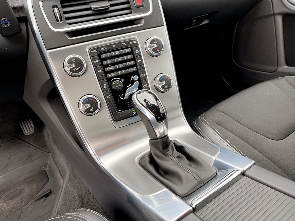 Bild på Momentum 190hk Aut - DRAG, BACKSENSORER