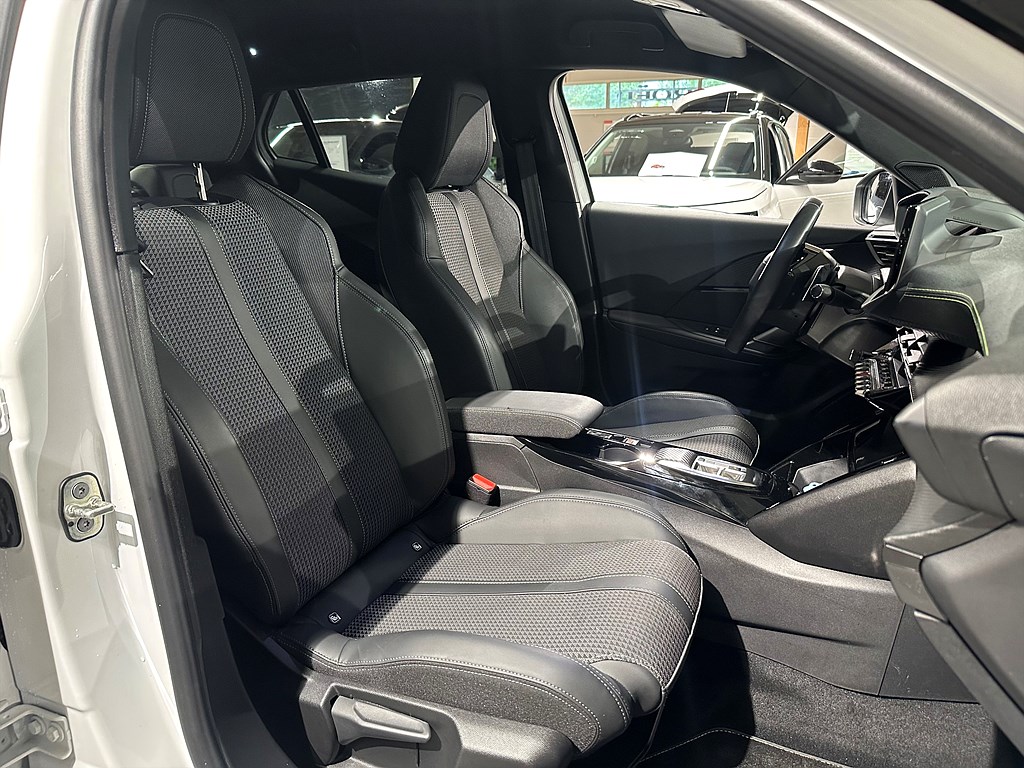 Bild på GT 1.2 PT 130hk Aut - M-VÄRMARE,NAVI,B-KAMERA,CARPLAY