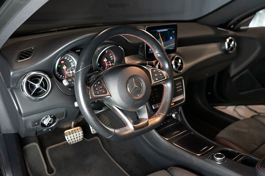 Mercedes-Benz GLA 250 4MATIC AMG 211hk