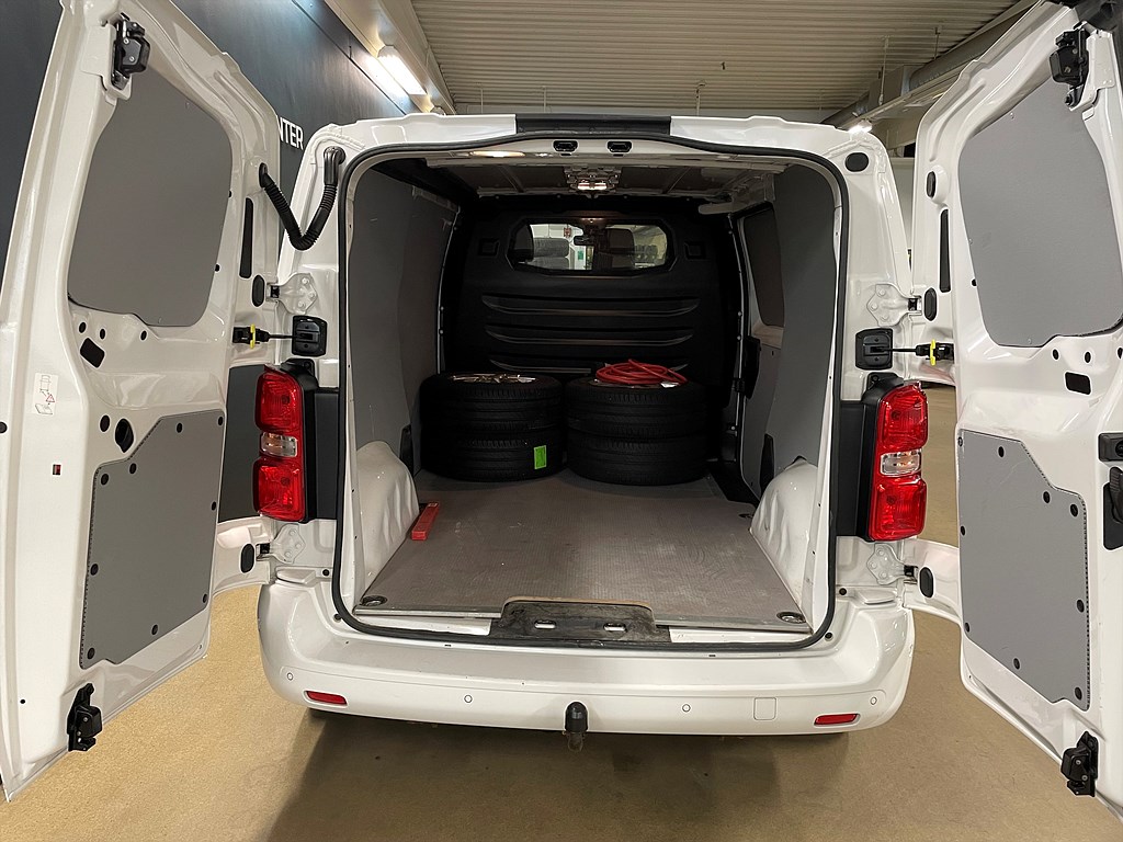 Bild på Business Premium 75kWh 136hk Aut L2 - DRAG,B-KAMERA