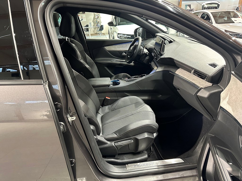Bild på GT Black Pack 1.2 PT 130hk Aut - CARPLAY, B-KAMERA
