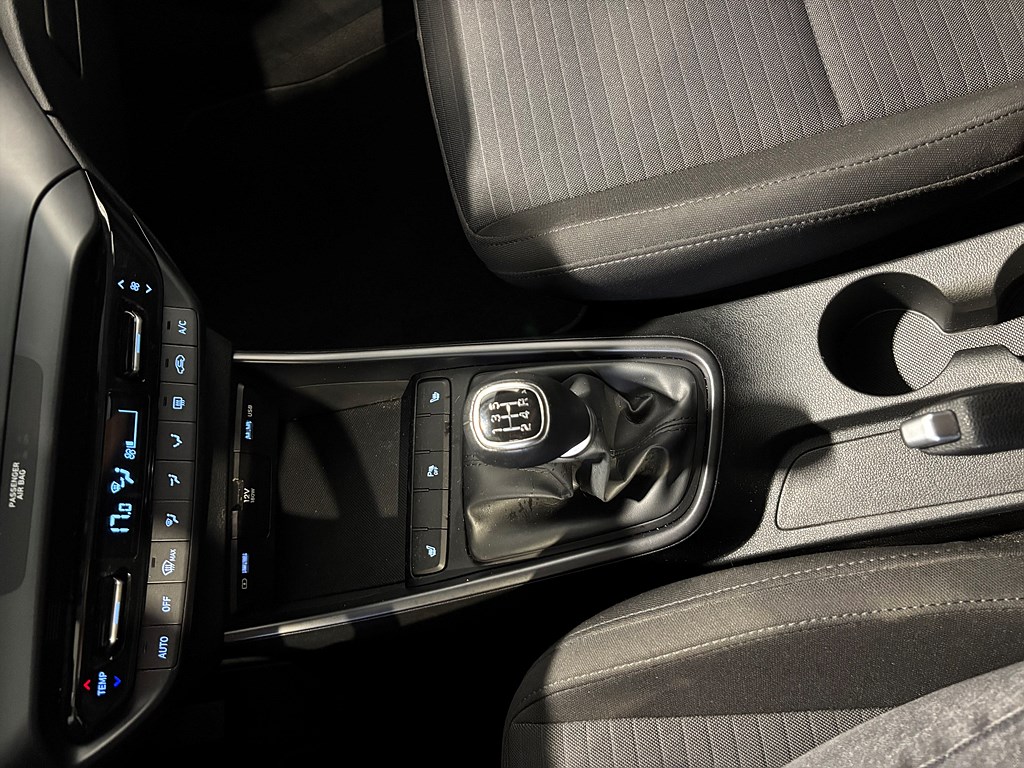 Bild på Essential 1.25 MPI 84hk - B-KAMERA, CARPLAY